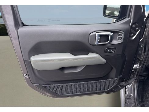 New 2026 Jeep Gladiator Mojave image 13