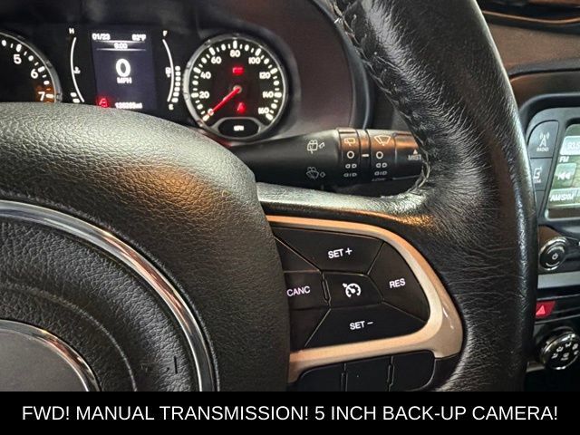Used 2016 Jeep Renegade Latitude FWD image 16