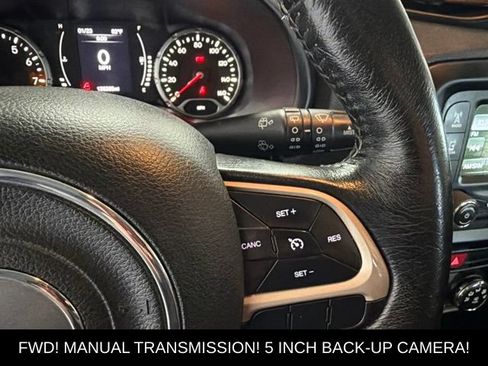 Used 2016 Jeep Renegade Latitude FWD image 16