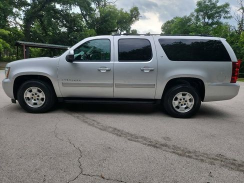 Used 2014 Chevrolet Suburban LT w/ Luxury Package RWD image 4