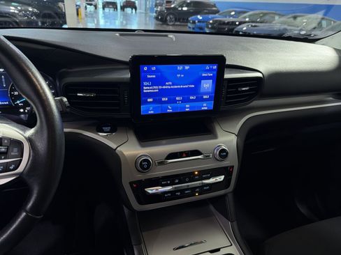 Used 2022 Ford Explorer XLT AWD/4WD image 20