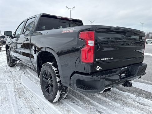Used 2021 Chevrolet Silverado 1500 LT Trail Boss w/ Convenience Package II image 3