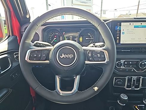 Certified 2025 Jeep Wrangler Unlimited Sahara image 18