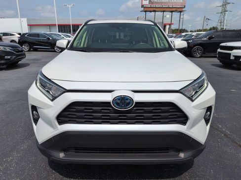 Used 2021 Toyota RAV4 XLE Premium AWD/4WD image 8