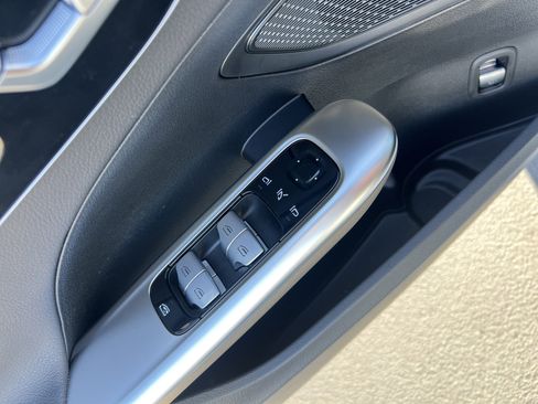 Used 2025 Mercedes-Benz C 300 Sedan image 15