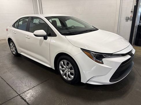 Used 2025 Toyota Corolla LE FWD image 3