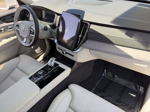 New 2026 Volvo XC90 T8 Ultra w/ Protection Package Premier AWD/4WD image 13