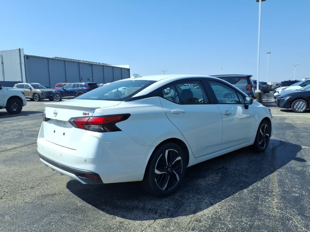 Used 2024 Nissan Versa SR FWD image 5