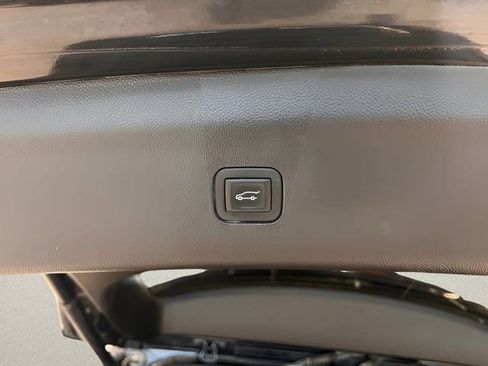 Used 2019 Buick Enclave Essence AWD/4WD image 8