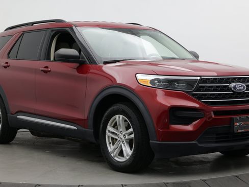 Used 2020 Ford Explorer XLT RWD image 3