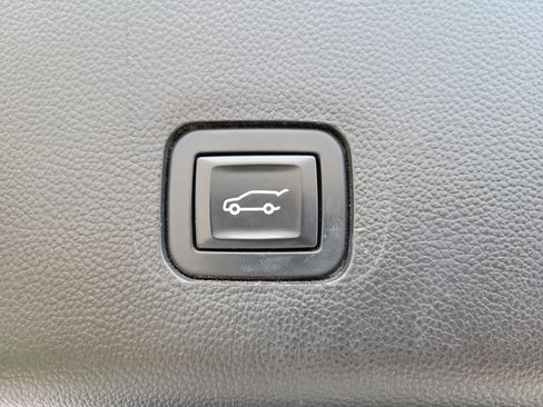 Used 2019 Chevrolet Traverse Premier w/ LPO, Floor Liner Package AWD/4WD image 8