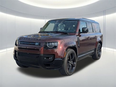 Used 2025 Land Rover Defender 130 X-Dynamic SE image 1