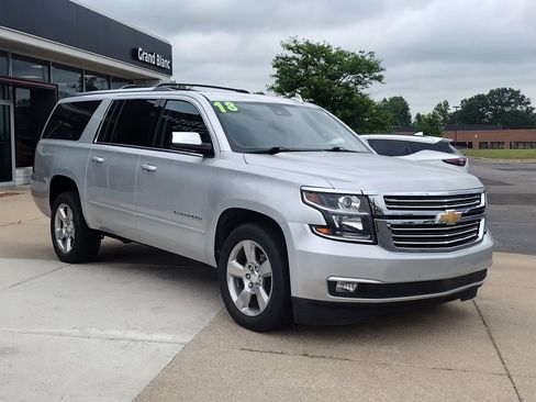 Used 2018 Chevrolet Suburban Premier AWD/4WD image 28