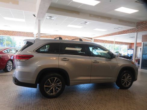 Used 2017 Toyota Highlander XLE FWD image 70