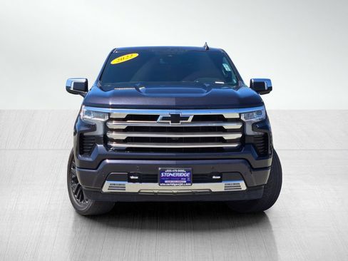 Used 2022 Chevrolet Silverado 1500 High Country w/ High Country Premium Package AWD/4WD image 2