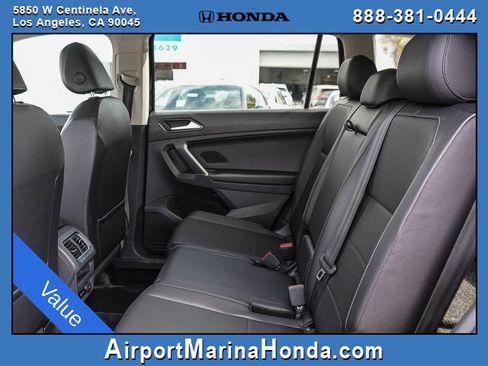 Used 2018 Volkswagen Tiguan SEL FWD image 24