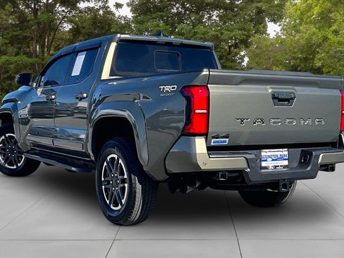 Used 2024 Toyota Tacoma TRD Sport w/ TRD Sport Upgrade Package image 4