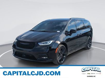 New 2026 Chrysler Pacifica Limited w/ S Appearance Package
