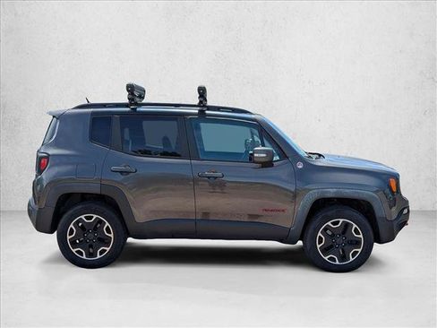 Used 2017 Jeep Renegade Trailhawk w/ Cold Weather Group II AWD/4WD image 4