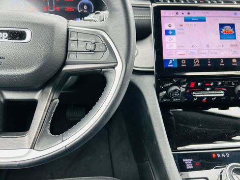 Used 2022 Jeep Grand Cherokee L Limited w/ Luxury Tech Group II image 23