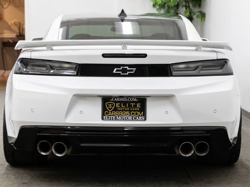 Used 2018 Chevrolet Camaro ZL1 RWD image 4
