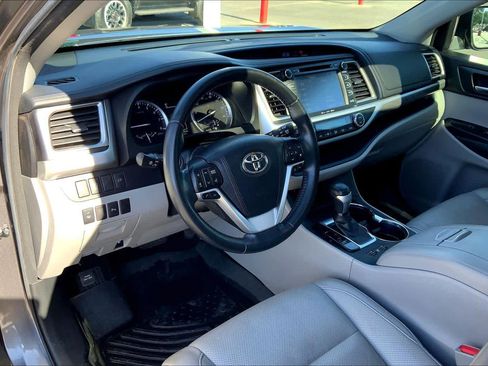 Used 2018 Toyota Highlander Limited image 18