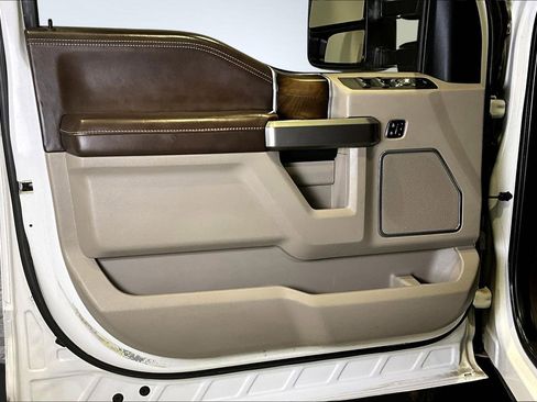 Used 2019 Ford F350 Limited image 21