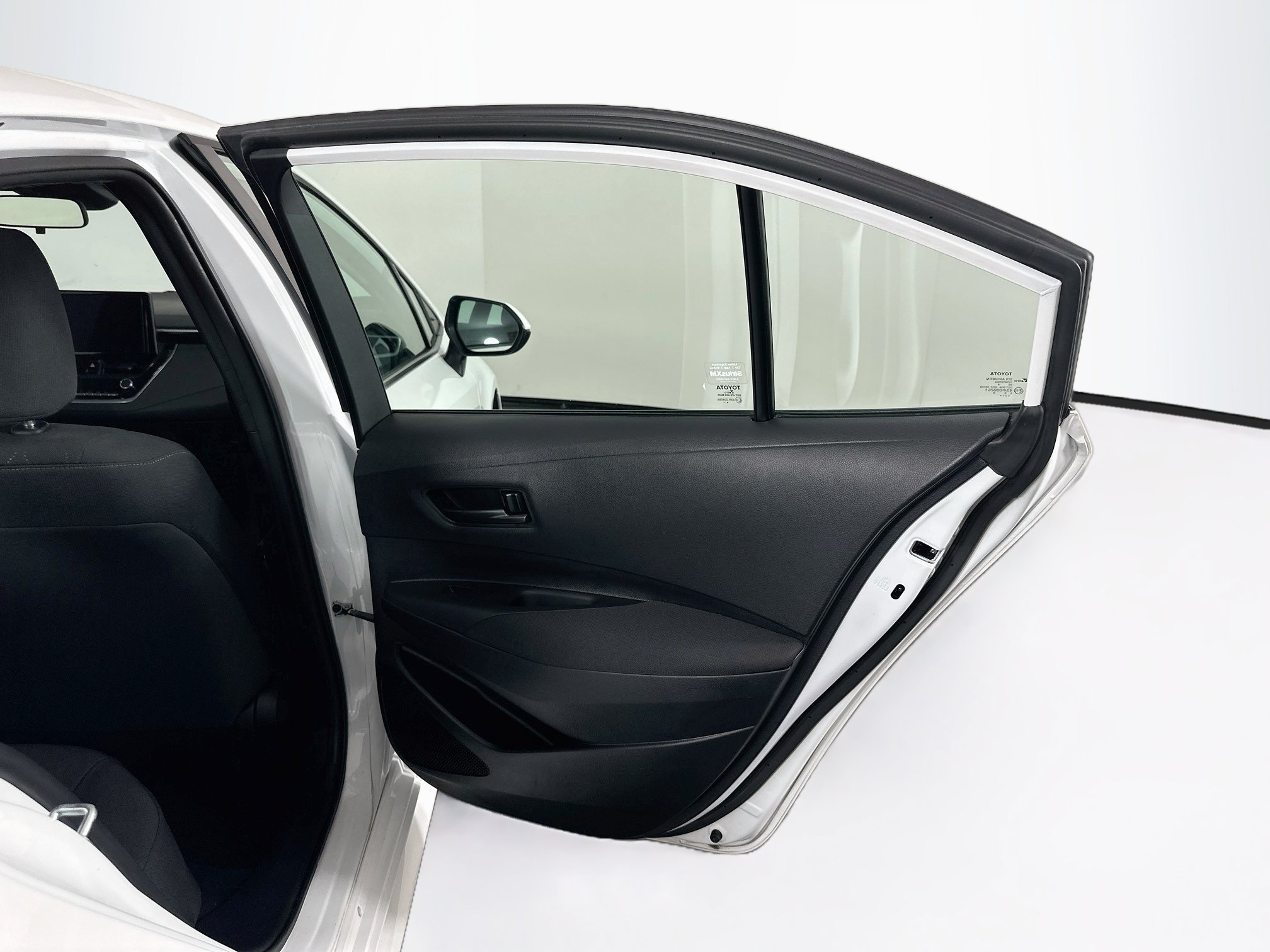 Used 2025 Toyota Corolla LE FWD image 27
