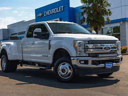 Used 2017 Ford F350 Lariat w/ Camper Package AWD/4WD image 1