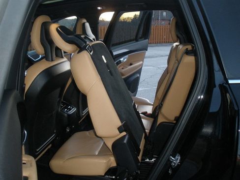 Used 2018 Volvo XC90 T6 Momentum w/ Convenience Package image 32