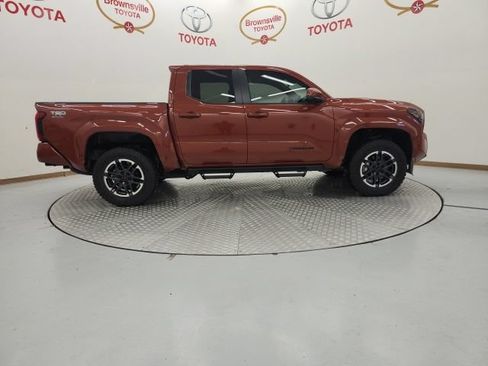Used 2025 Toyota Tacoma TRD Sport AWD/4WD image 8