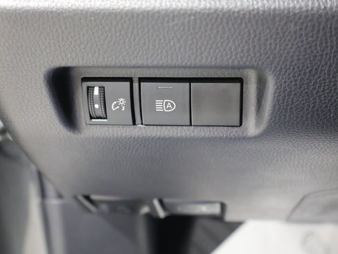 Used 2025 Toyota RAV4 LE AWD/4WD image 32