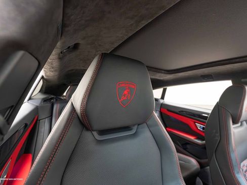 Used 2022 Lamborghini Urus AWD/4WD image 25