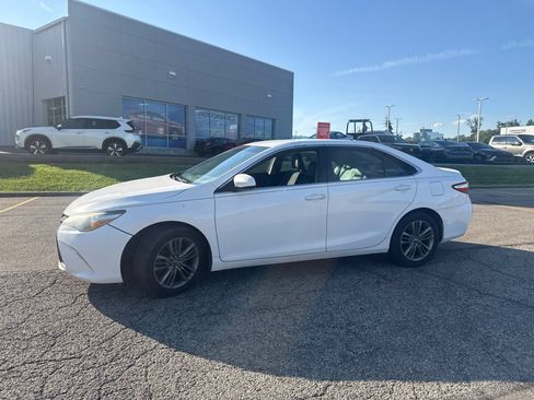 Used 2017 Toyota Camry SE FWD image 11