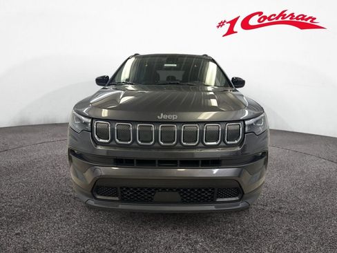 Used 2022 Jeep Compass Latitude w/ Sun and Sound Group AWD/4WD image 31