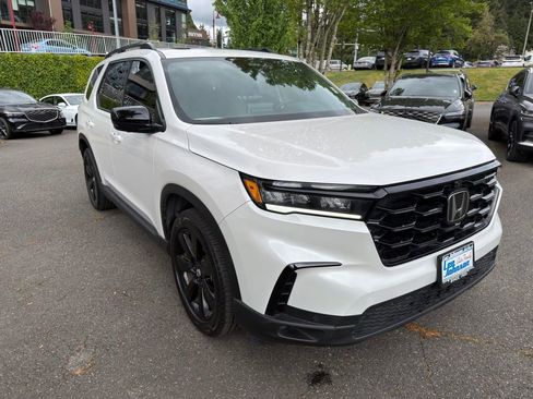 Used 2025 Honda Pilot Black Edition image 7