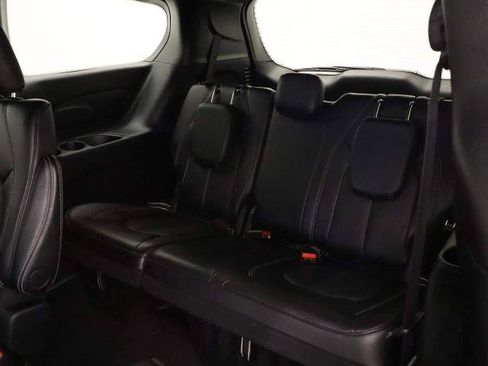 Used 2025 Chrysler Pacifica Select FWD image 14