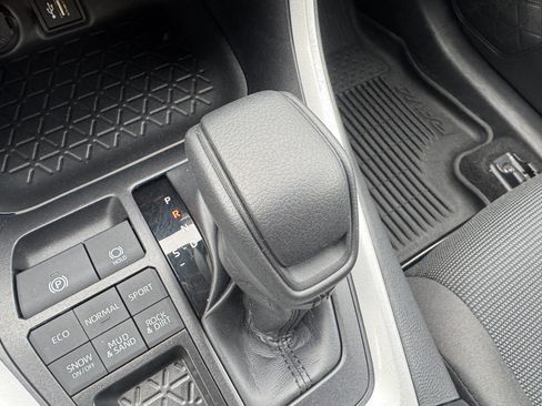 Used 2025 Toyota RAV4 LE image 29