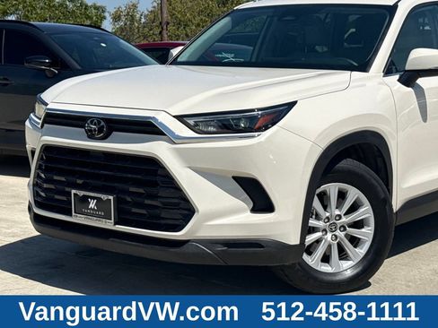 Used 2024 Toyota Grand Highlander FWD image 2