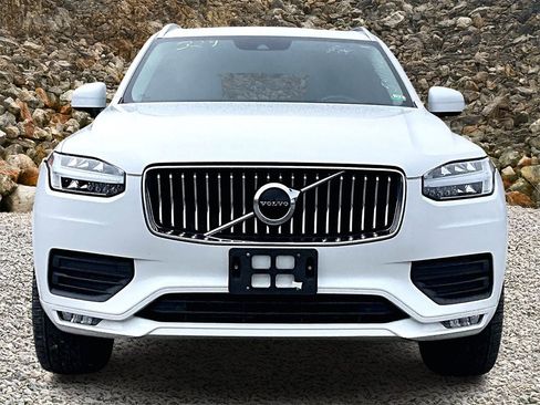 Used 2020 Volvo XC90 T6 Momentum image 3