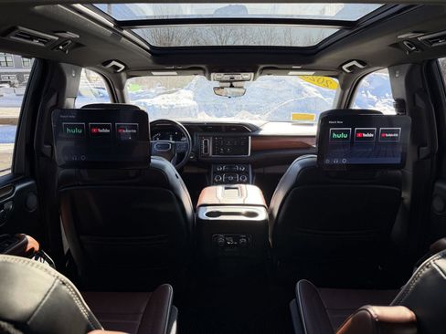 Used 2023 GMC Yukon Denali Ultimate image 11