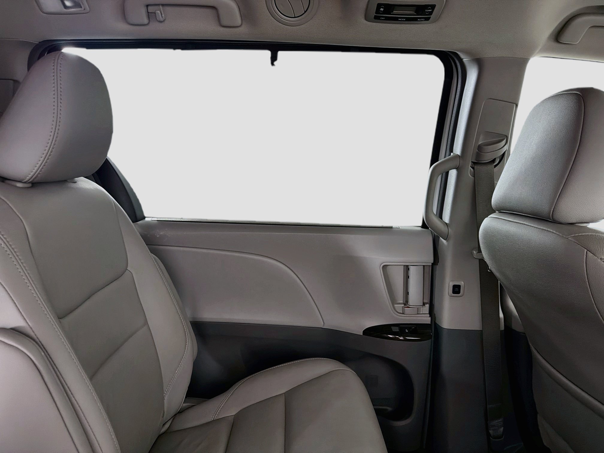 Used 2018 Toyota Sienna XLE w/ XLE Navigation Package AWD/4WD image 27