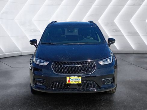 New 2026 Chrysler Pacifica Limited image 9