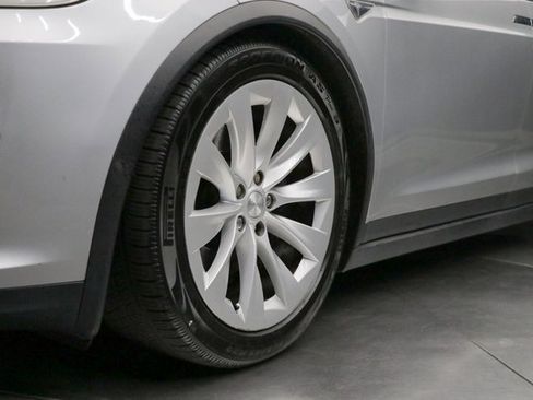 Used 2016 Tesla Model X 90D image 8