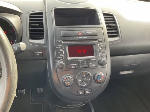 Used 2013 Kia Soul FWD image 21