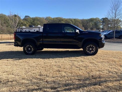 Used 2025 Chevrolet Silverado 1500 ZR2 w/ Technology Package image 2