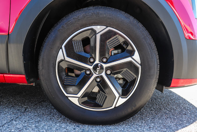 Certified 2025 Kia Niro EX FWD image 12