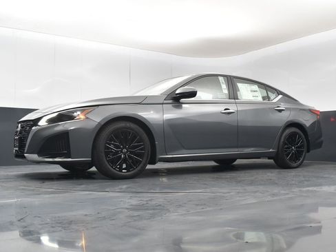 New 2025 Nissan Altima 2.5 SV w/ SV Special Edition Package image 38