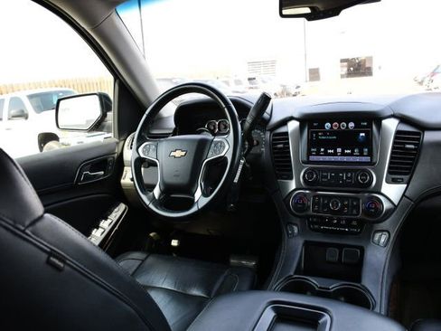 Used 2018 Chevrolet Suburban LT image 18