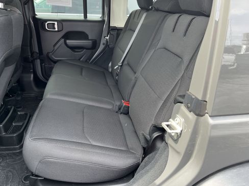 Used 2023 Jeep Wrangler Unlimited w/ Sun & Screen Package image 16